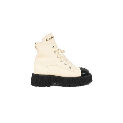 CHANEL CREAM AND BLACK LEATHER CAP-TOE LOGO COMBAT BOOTS WS8385